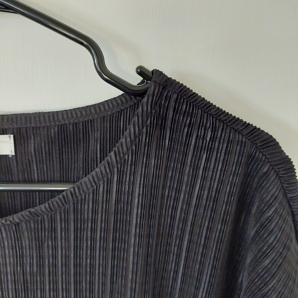 14th & Union Black Top - Picture 3 of 7